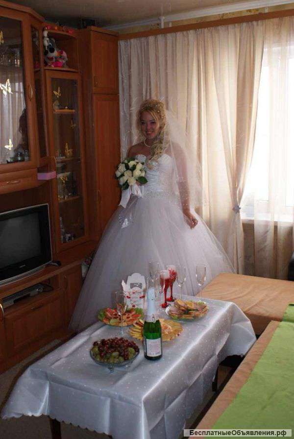 Свадебное платье Продам свадебное платье, Цвет: белый | Для свадьбы в  Москве – БесплатныеОбъявления.рф